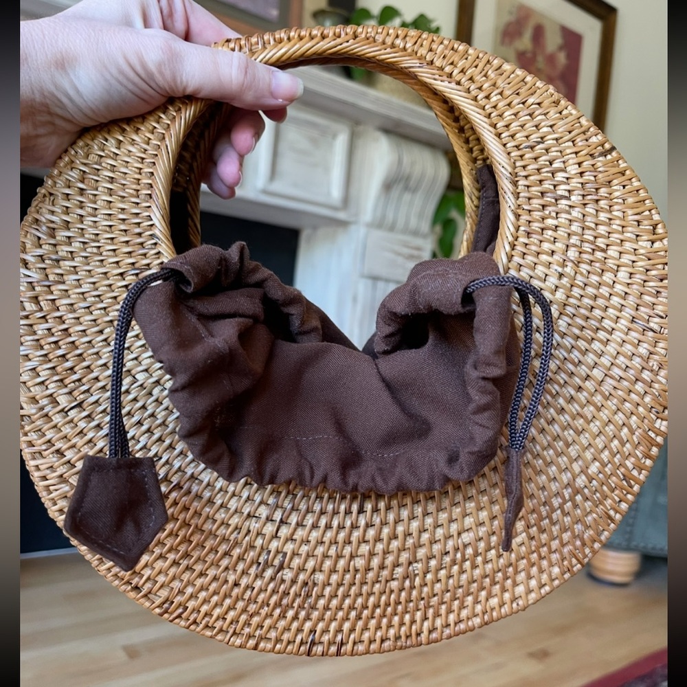 AQUA (?) Via Bloomingdale’s Wicker Rattan Purse Drawstring *Flower Not Included - Picture 7 of 11